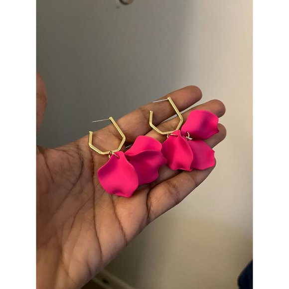 Hot pink earrings , pink acrylic fuchsia flower chunky petal earring statement - Picture 7 of 8